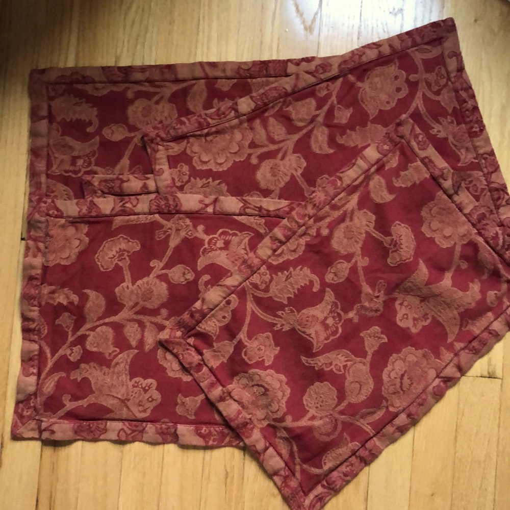 Pottery Barn set of 5 placemats. All cotton Machine washable.